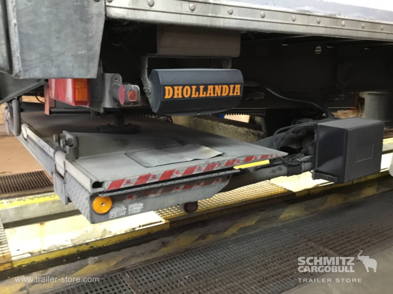 Fruehauf Auflieger Trockenfrachtkoffer Lift