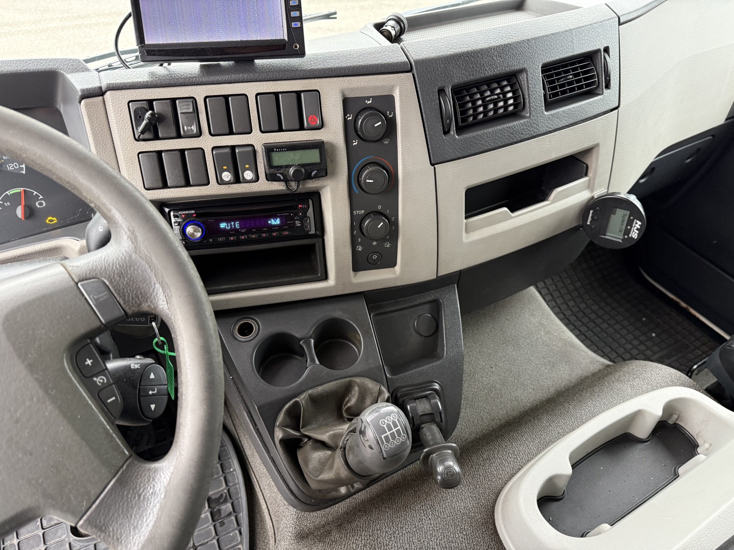 Volvo FL240 4x2 Fast kasse 6,30 m.