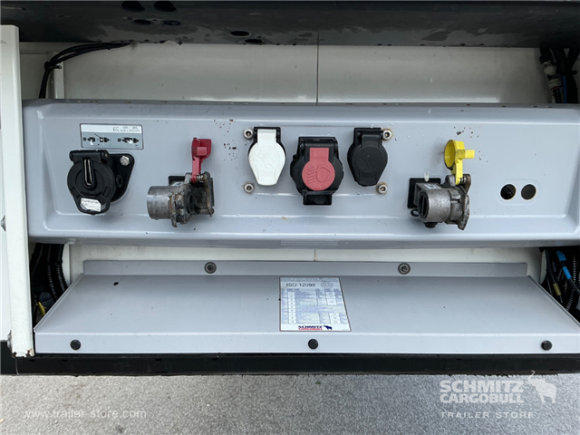 Schmitz Semi Reefer Meat hanging system