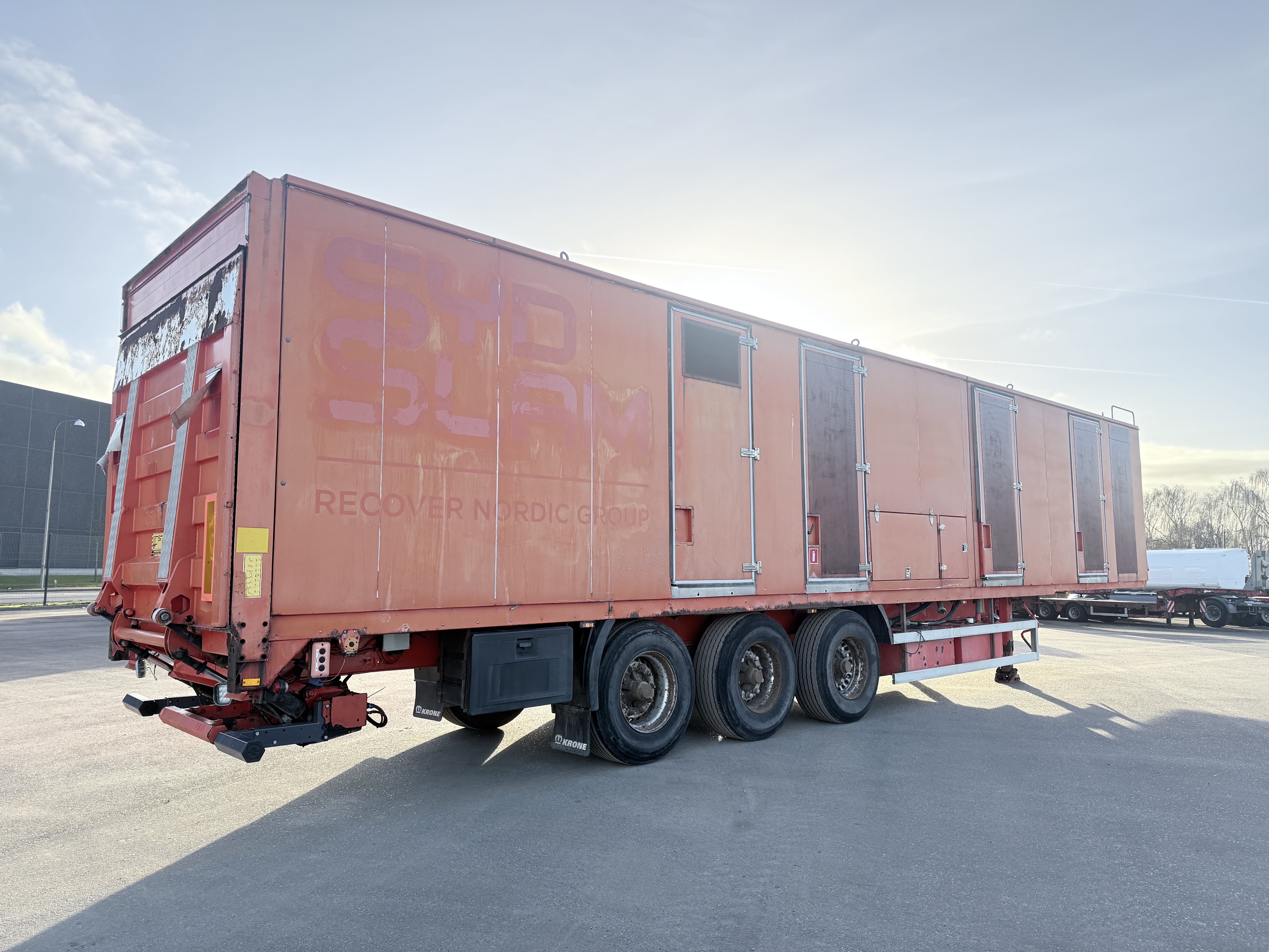 Krone 3 akslet Boxtrailer 1000 bar højtryksanlæg med Kamat pumpe 186 L/min. Deutz V8.