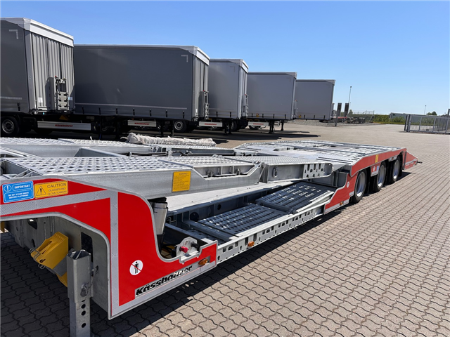 Kässbohrer 3 aks. Trucktransporter