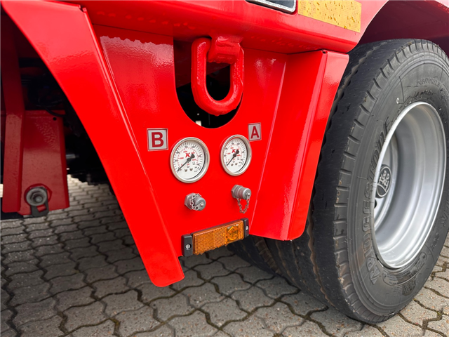 Kässbohrer SLH-3, Udtrækkelig, Tvangsstyrring Maskintrailer