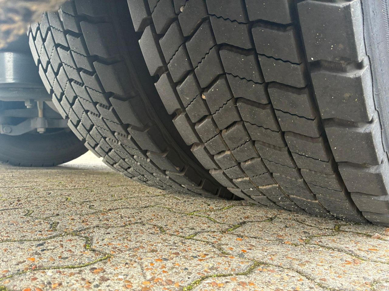 Scania P 250 B4x2NB Boks/lift