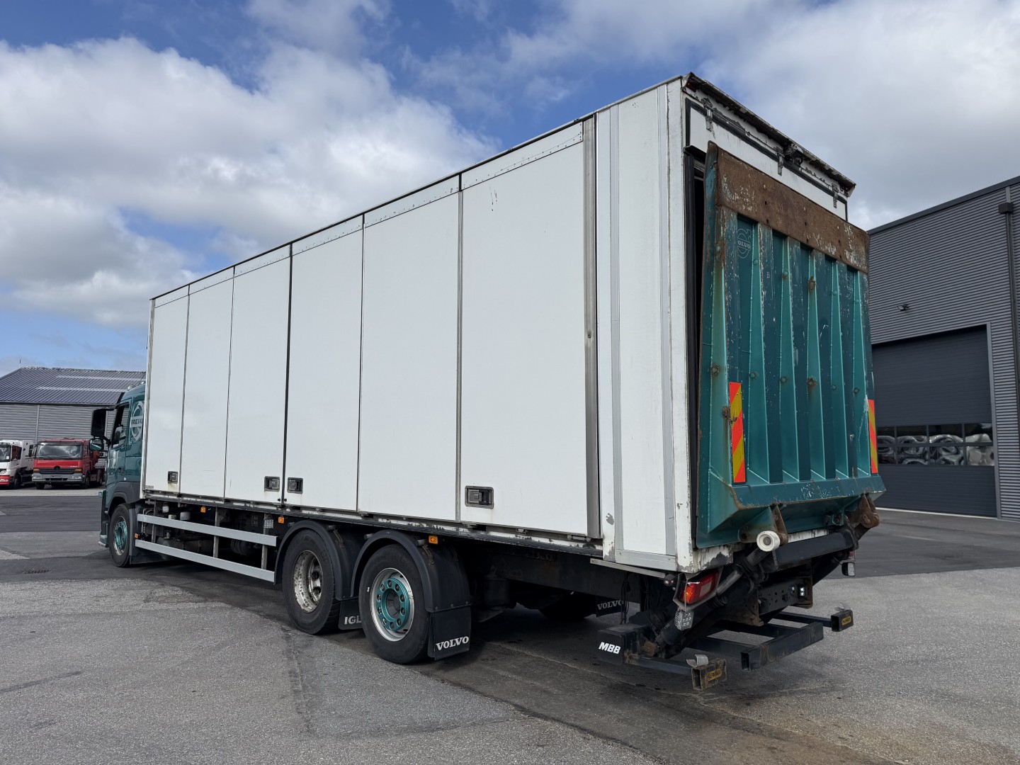 Volvo FM330 6x2*4 Carrier Supra 1050 Nordic