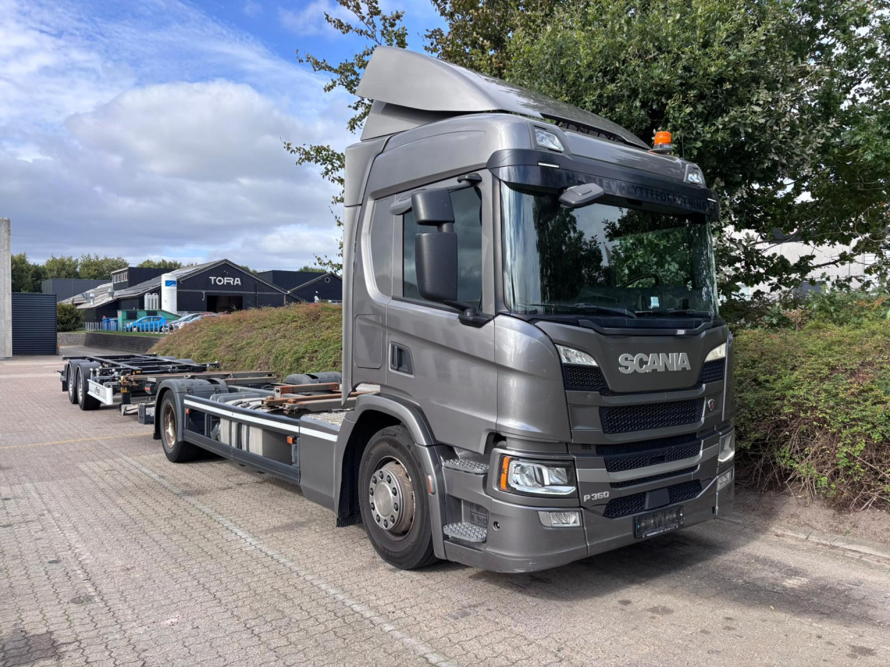 Scania P 360 B4x2NB - BDF swap body chassis with fold-awa