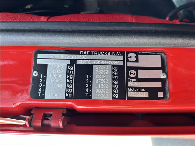 DAF XF105 6x2/4 Super Space Cab