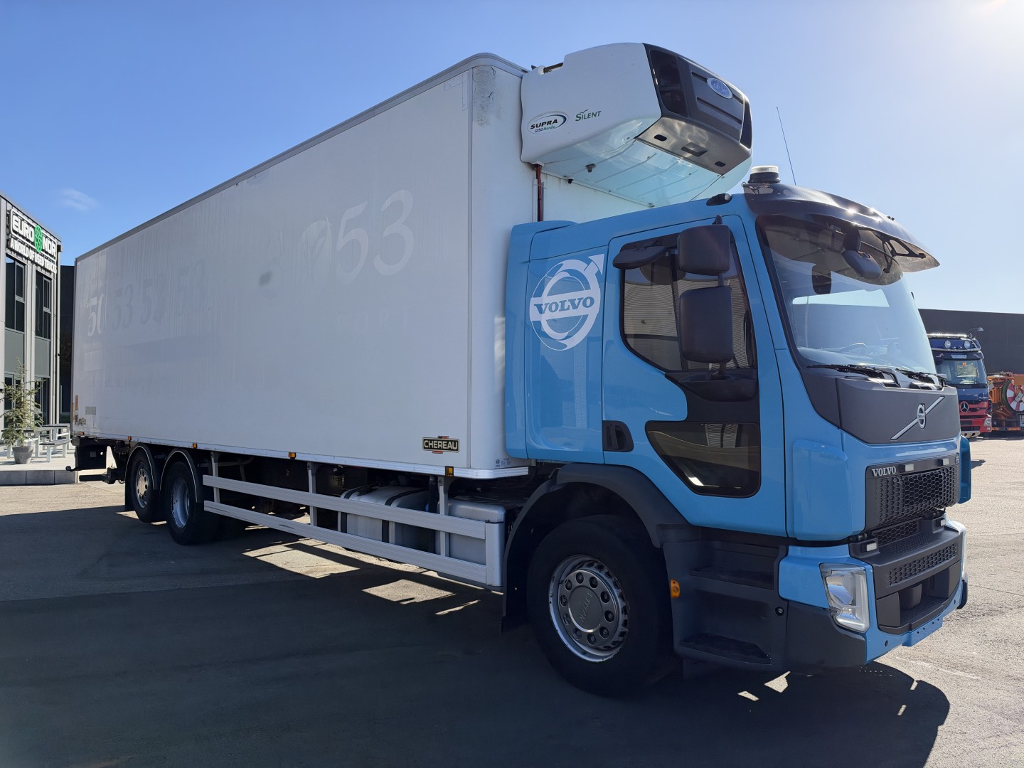 Volvo FE320 6x2*4 Chereau Carrier Supra 1250 Nordic
