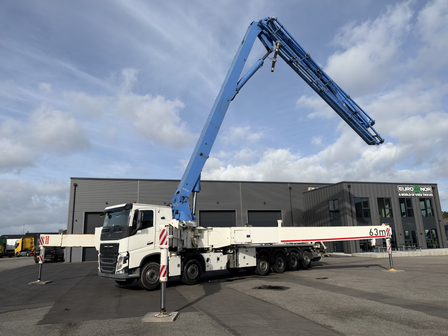 Volvo FH16/750 12x4/8 JUNJIN JJRZ 63 m. Betonpumpe