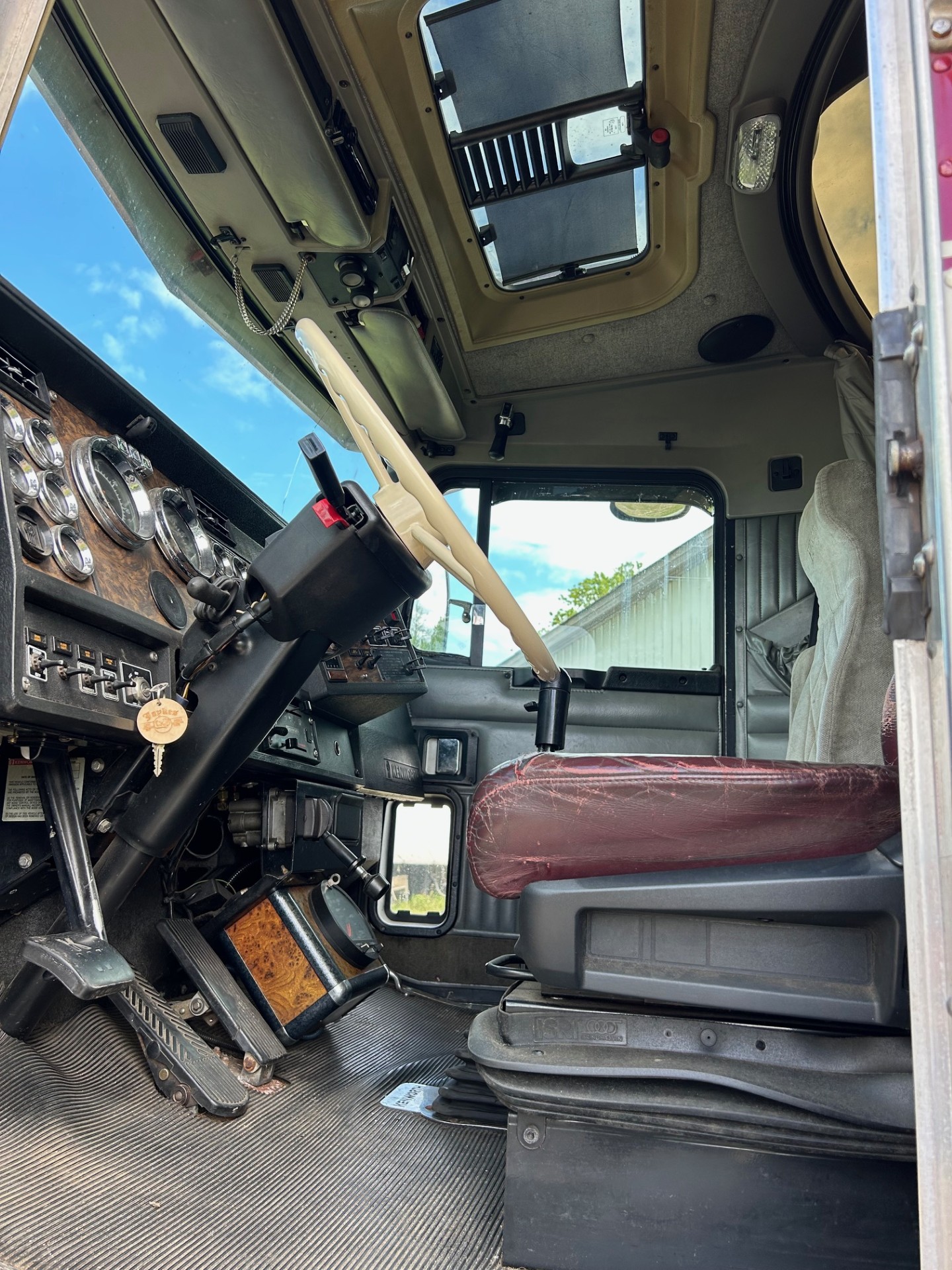 Kenworth W900L