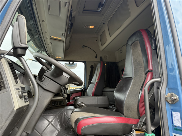 Volvo FM 500 8x4 Pushertridem Tipbil
