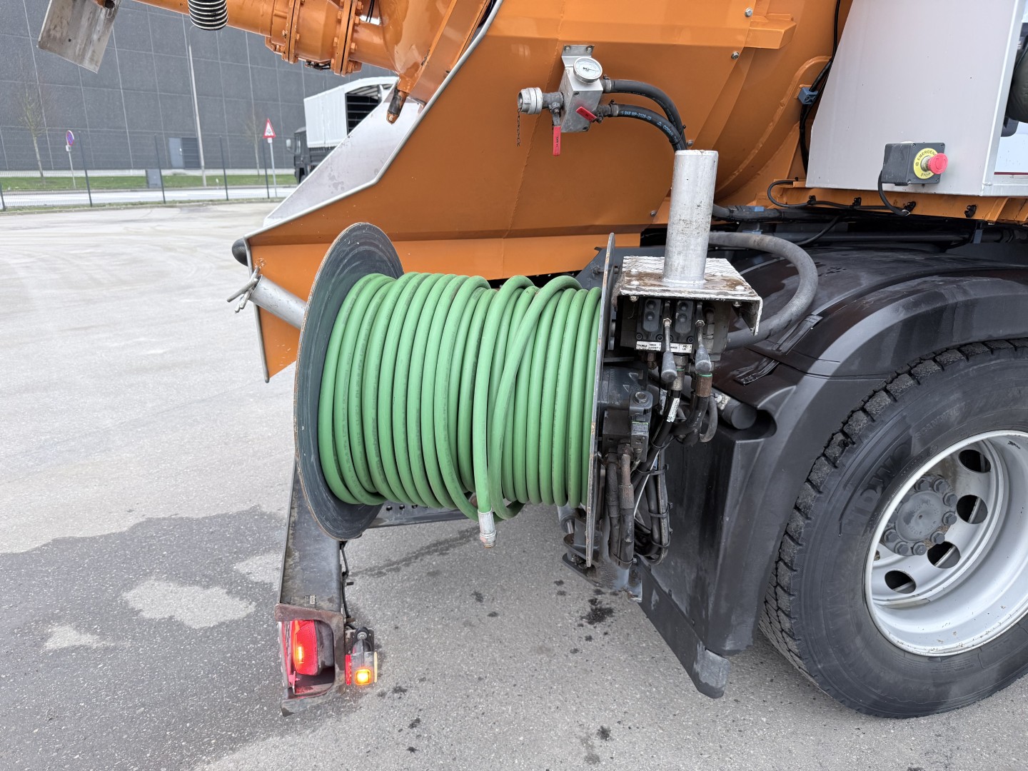 Mercedes Actros 1833 4x2 Bucher FlexLine C60 Slamsuger