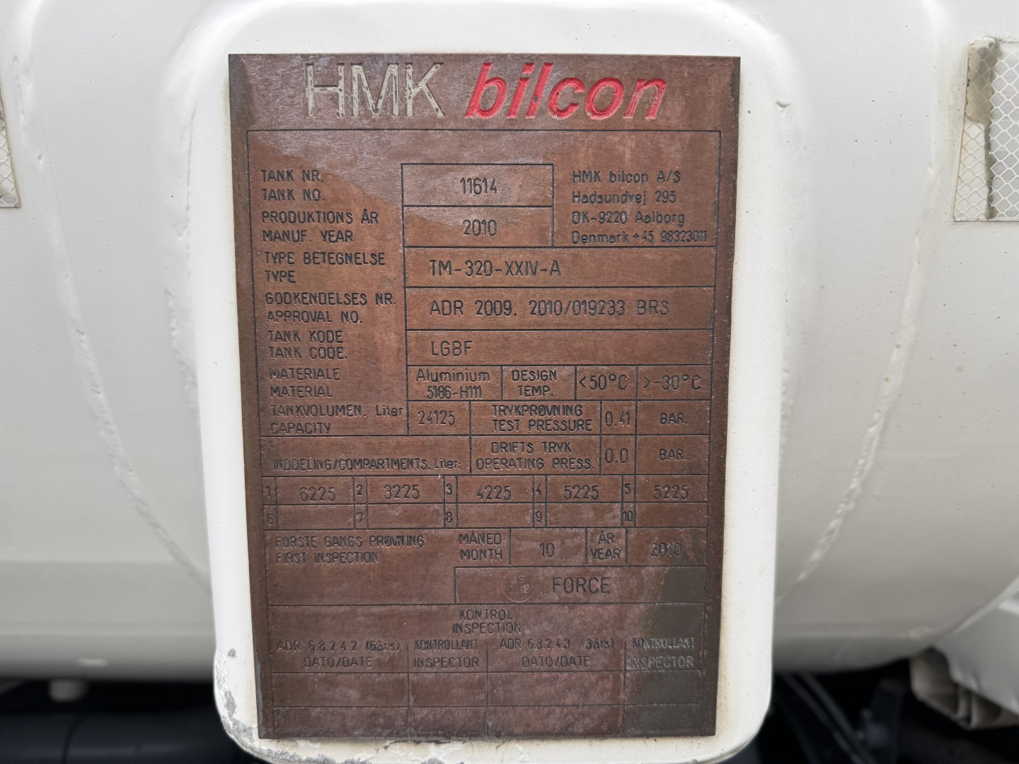 Volvo FM460 8x2*6 24.125 l. ADR Tankbil