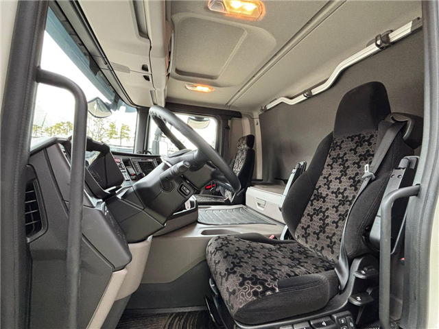 Scania P 250 B4x2NB Box/Lift