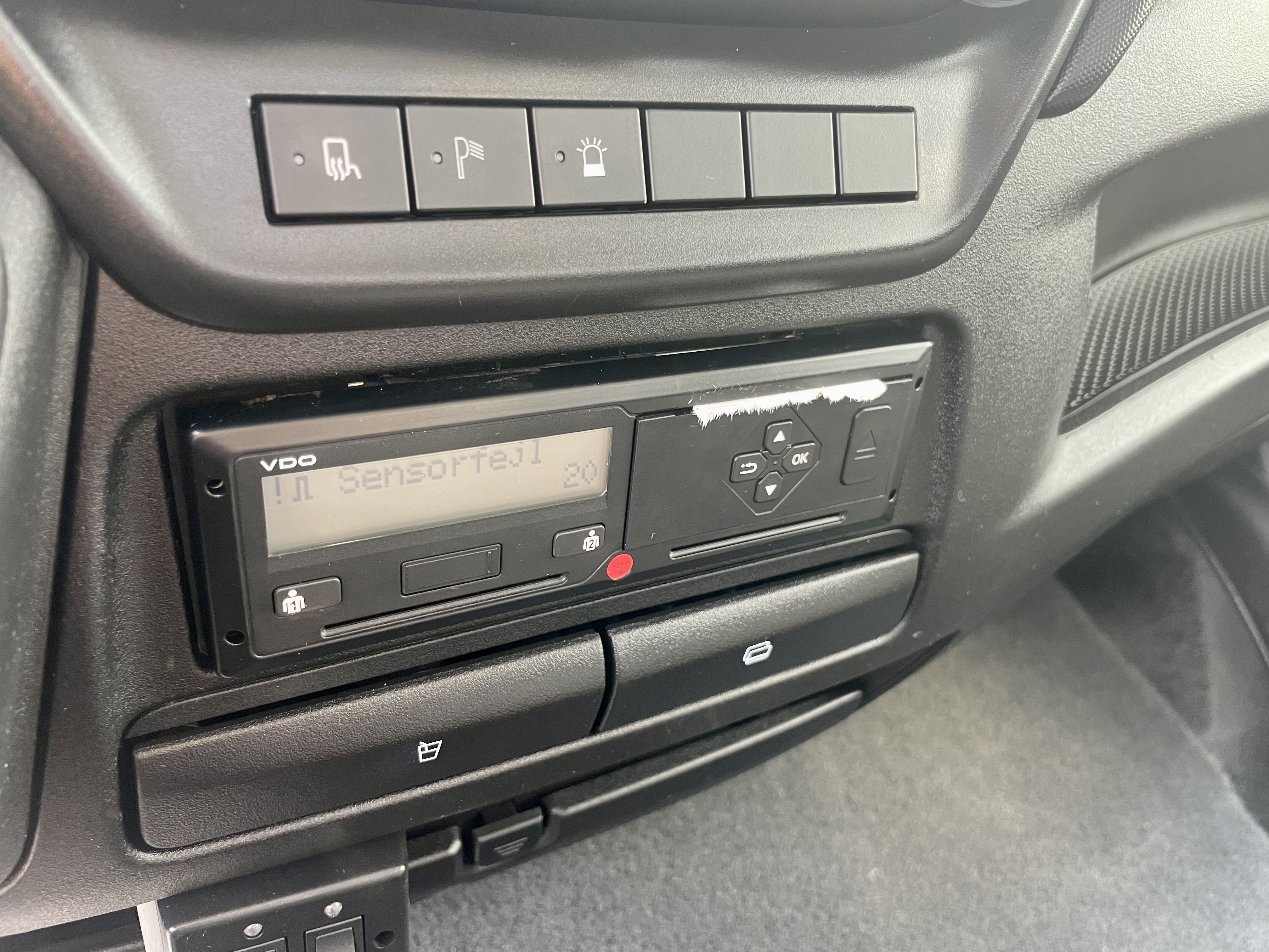 Iveco 35S17A8 knæklad