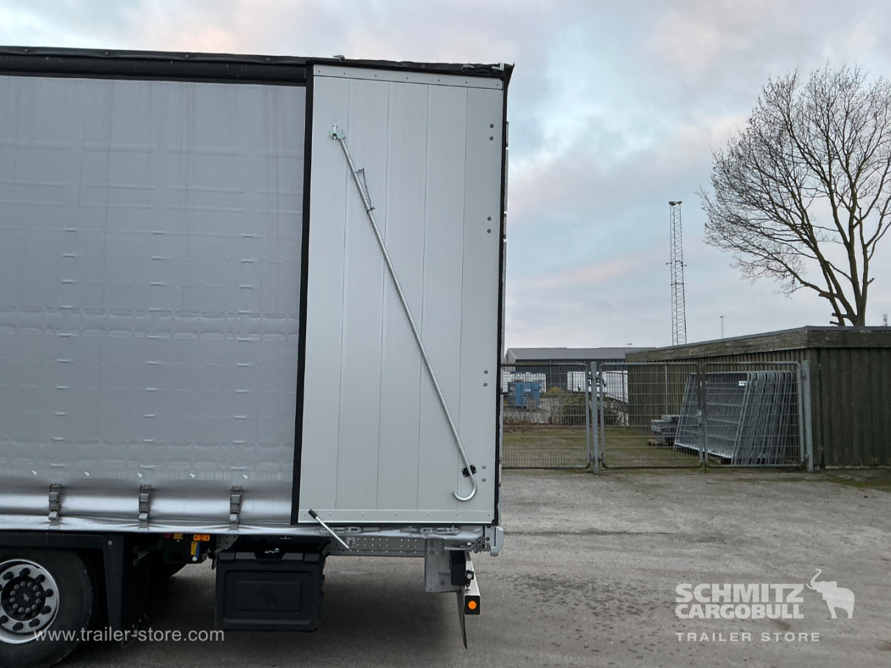 Schmitz Semi Curtainsider Mega