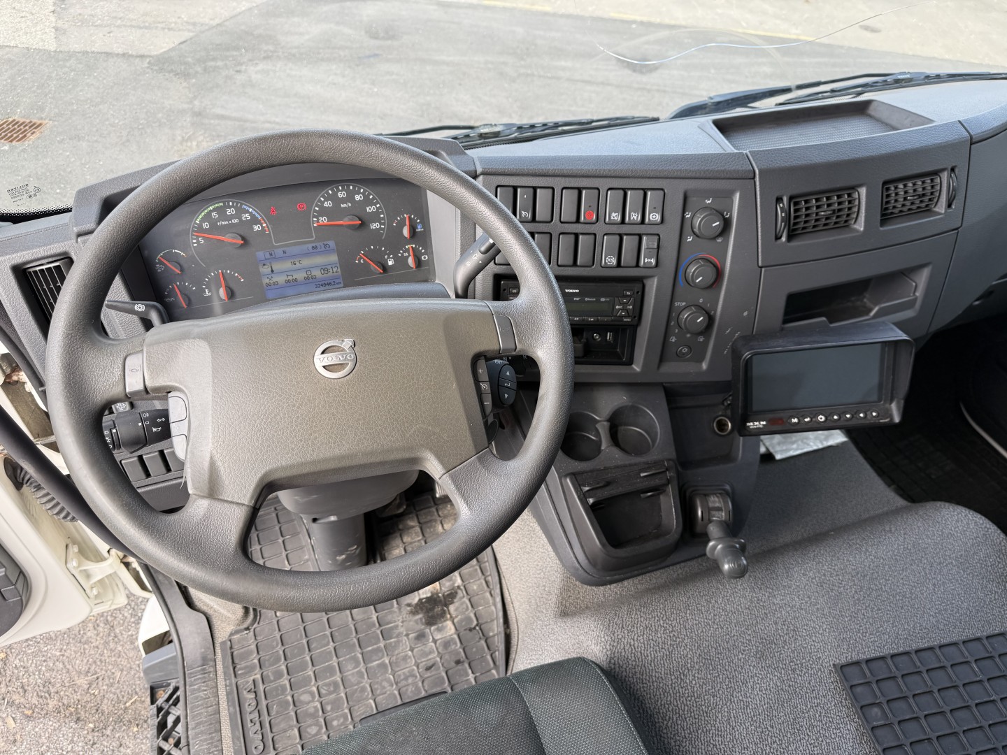 Volvo FL 210 4x2 Lukket kasse Euro 6