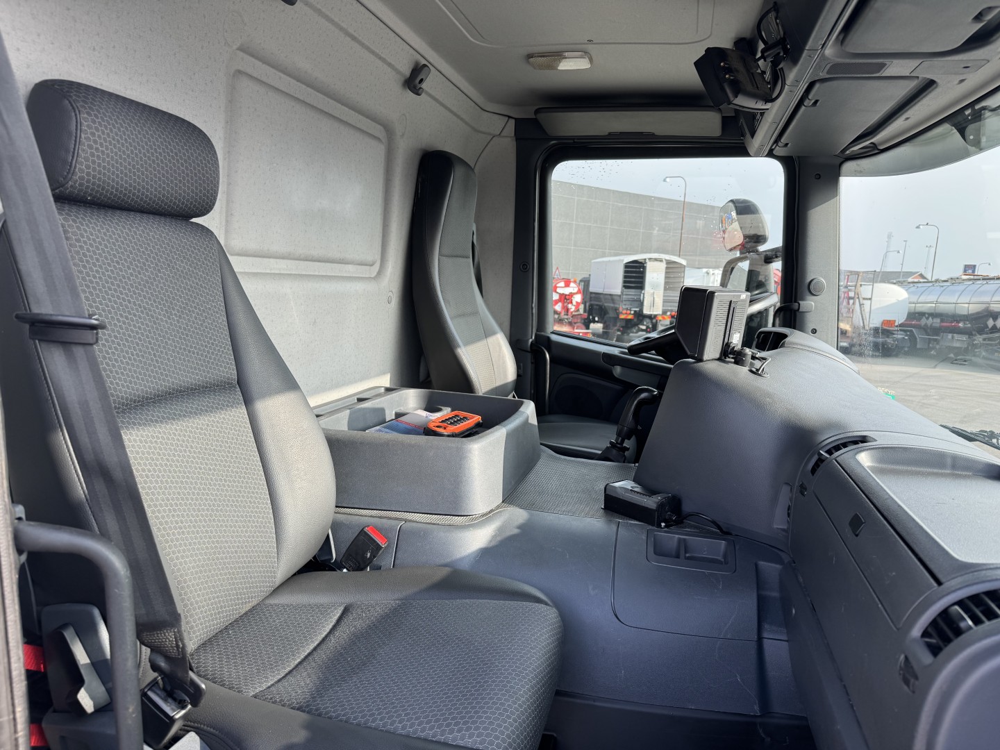 Scania P320 4x2 Hvidtved Larsen 7000 L Kombi