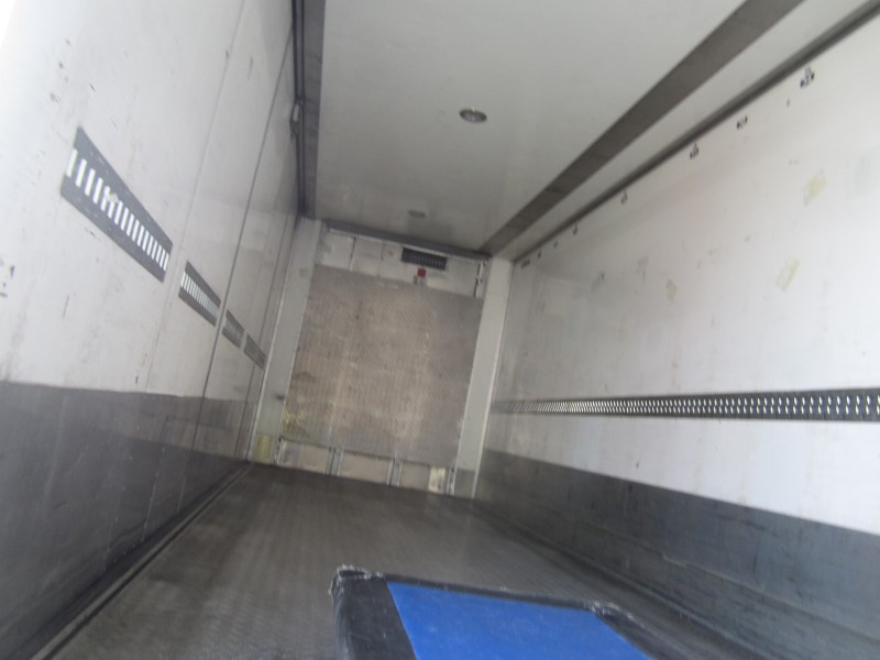 Ekeri Sideåbningsbar køletrailer med lift