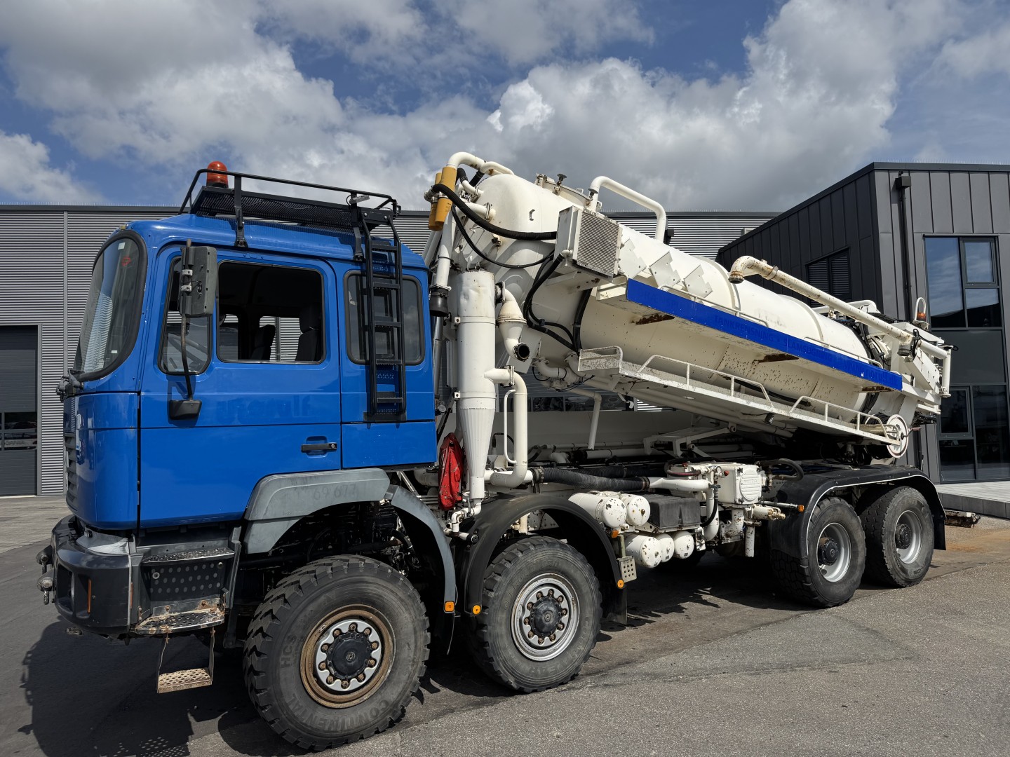 MAN 35.464 8x8 Hvidtved Larsen 9000 L