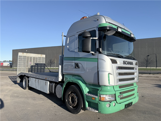 Scania R380 4x2 Knæklad med hydraulisk rampe