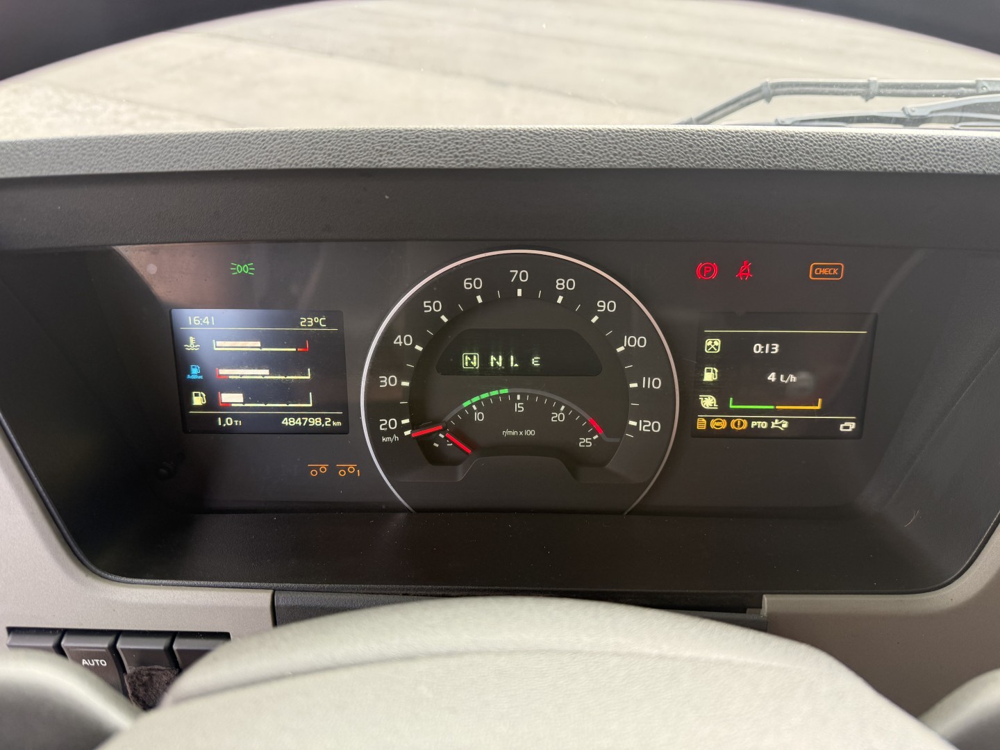 Volvo FM500 8x2 Pusher tridem Hiab 099 B3 Radio