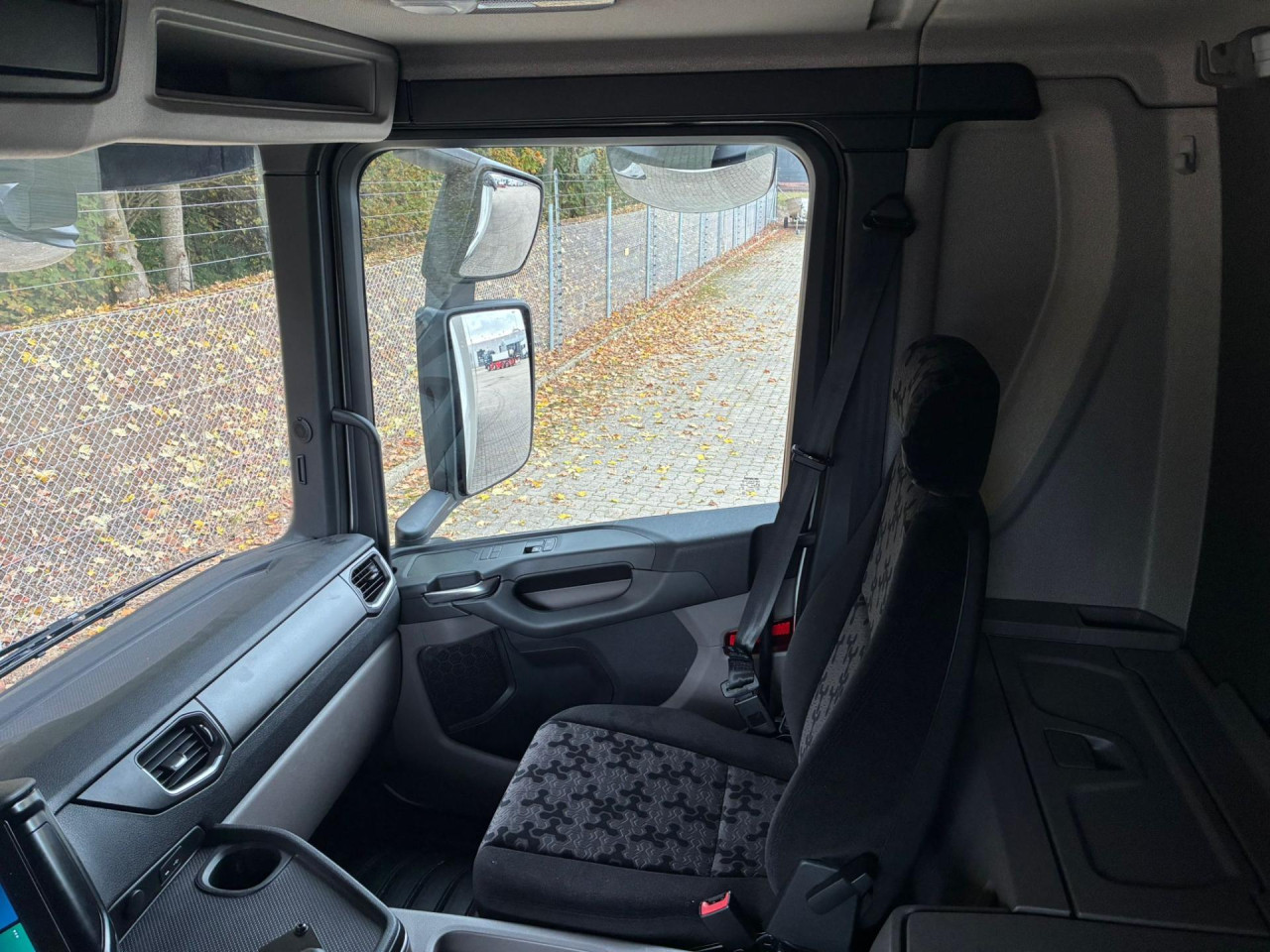 Scania P 250 B4x2NB - BOKS/LIFT