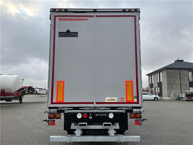 Kässbohrer 3 aks. gardintrailer m. truckbeslag