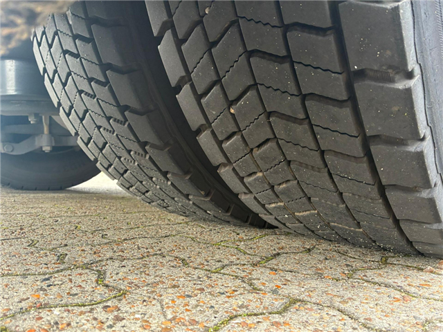 Scania P 250 B4x2NB Boks/lift