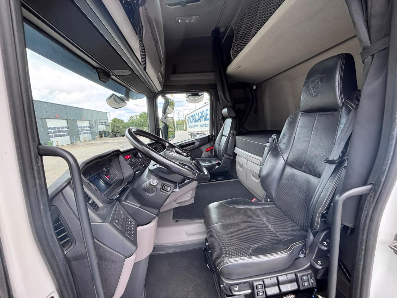 Scania R 560 A6x2NB