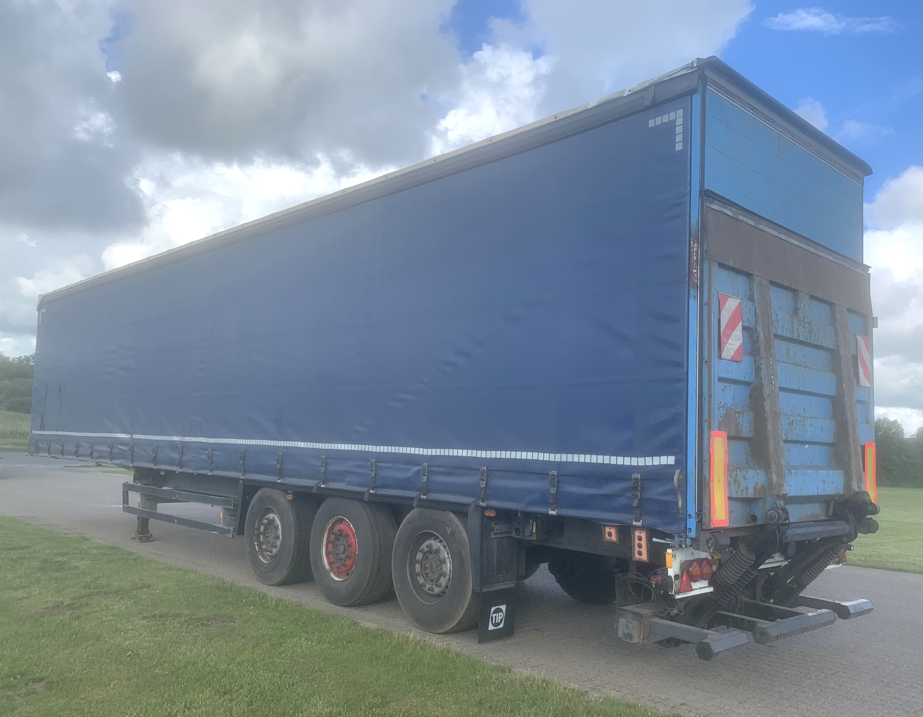 Schmitz Cargobull 3-akslet Gardintrailer m. lift