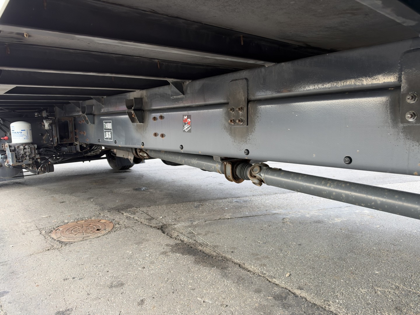 Volvo FL250 4x2 7,45 m. fast kasse med 2,5 t. lift