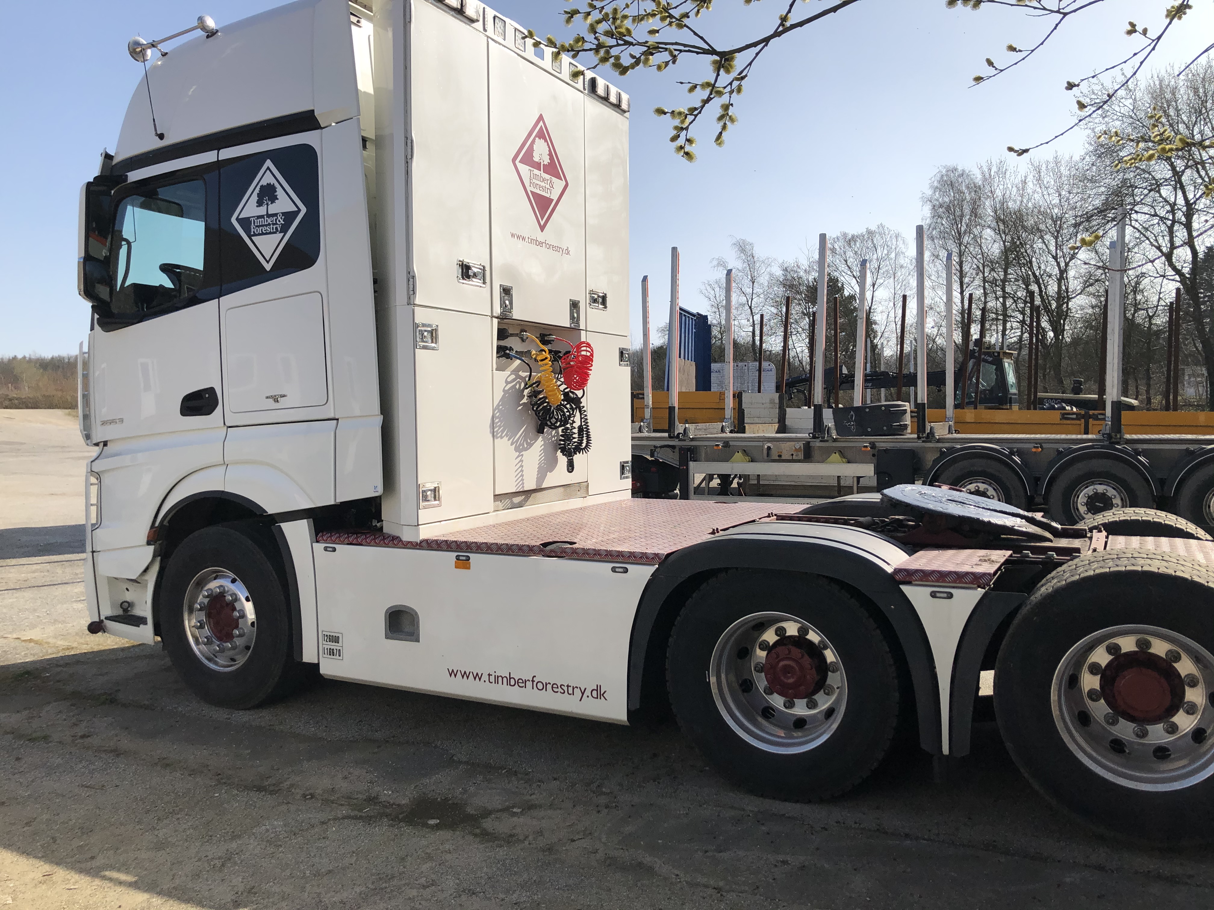 Mercedes 26/53 med hydraulik til omgående levering