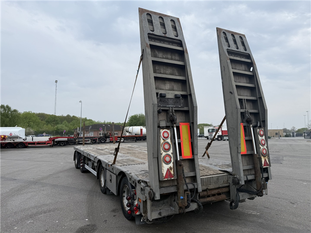 MTDK AMT 30 t. Maskinanhænger m/hydr. ramper