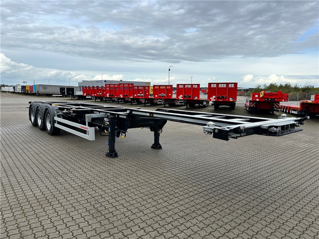 Kässbohrer Containerchassis m. udtræk bag