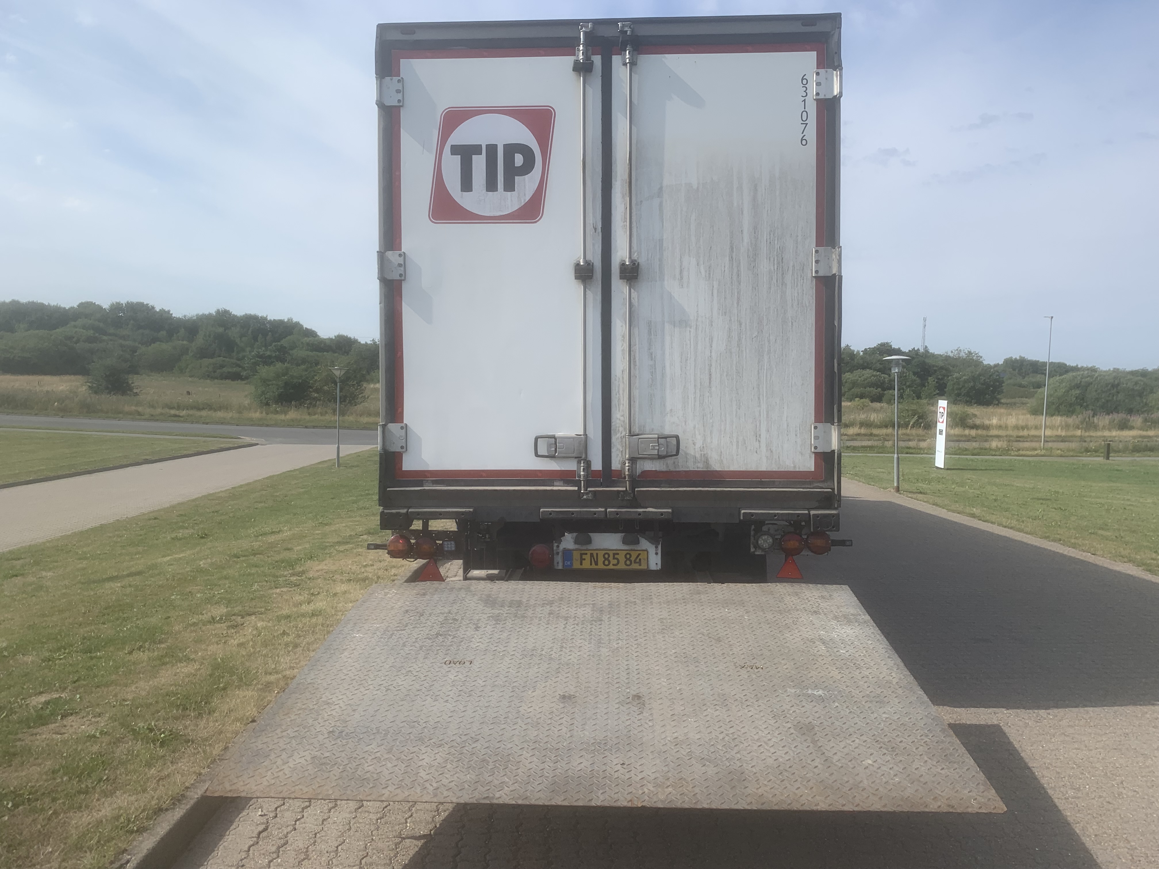 Schmitz Cargobull 3-akslet city køletrailer m. lift