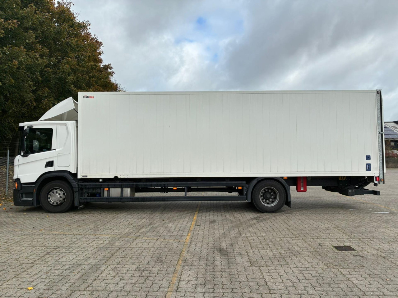 Scania P 250 B4x2NB - BOKS/LIFT