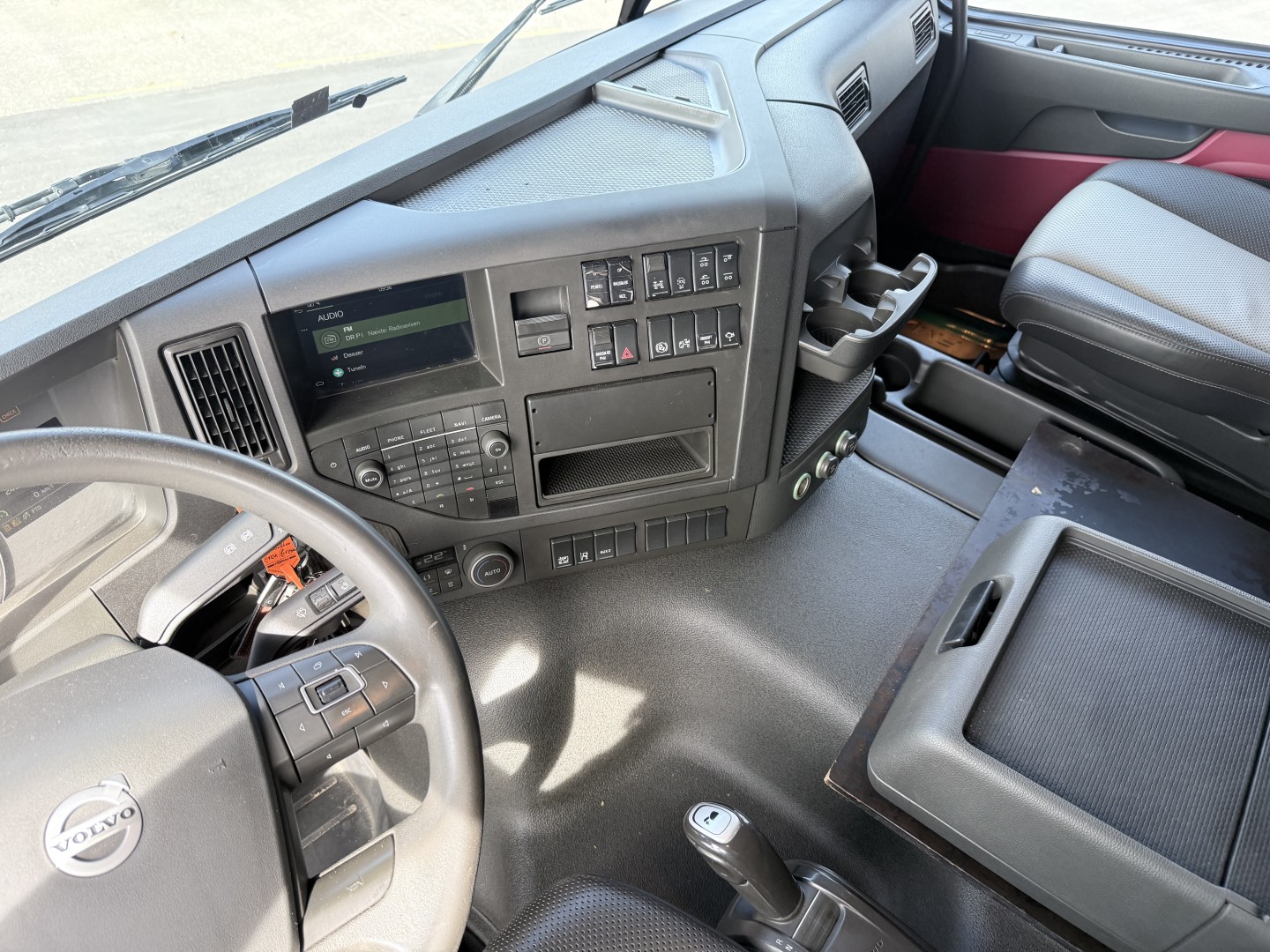 Volvo FMX500 8x4 med løftbogie HMF Pendeltip