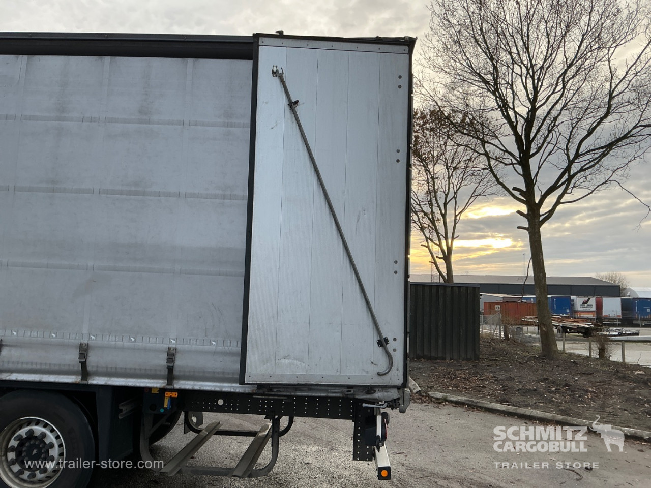 Schmitz Semi Curtainsider Standard , Foldedør højre