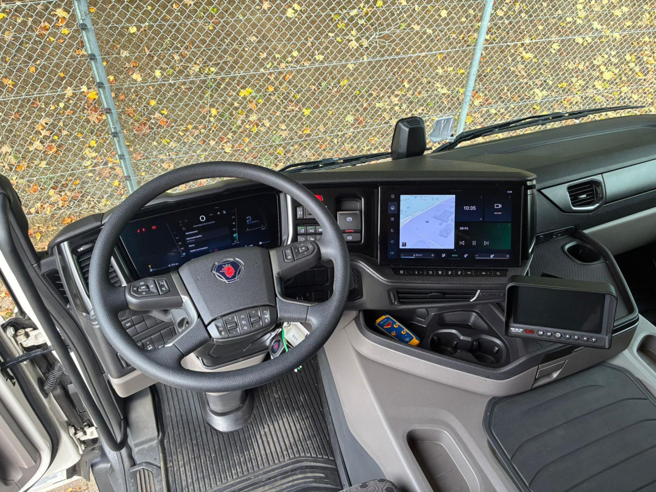 Scania P 250 B4x2NB Boks/lift