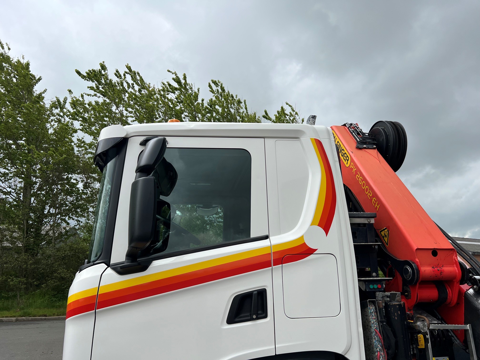 Scania R500 8X4 med Palfinger PK26002 kran og Sawo hejs