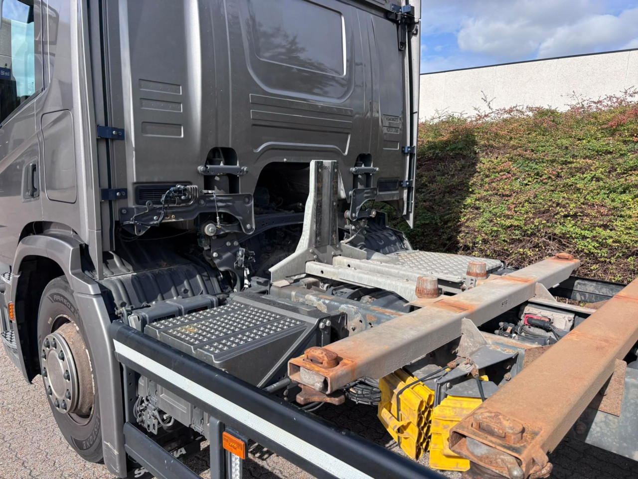 Scania P 360 B4x2NB - BDF swap body chassis with fold-awa