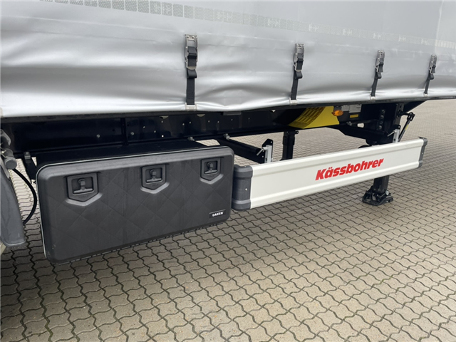 Kässbohrer 3 aks. gardintrailer m. truckbeslag