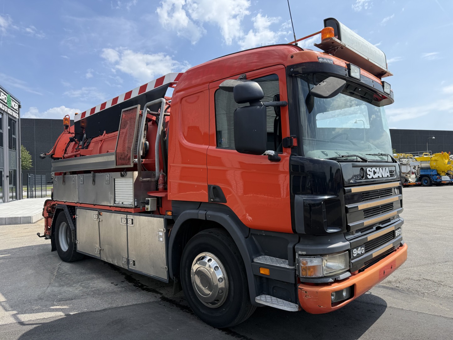 Scania P94/260 4x2 NZ Simon Moos SLS590 Kombi 8.400 l.