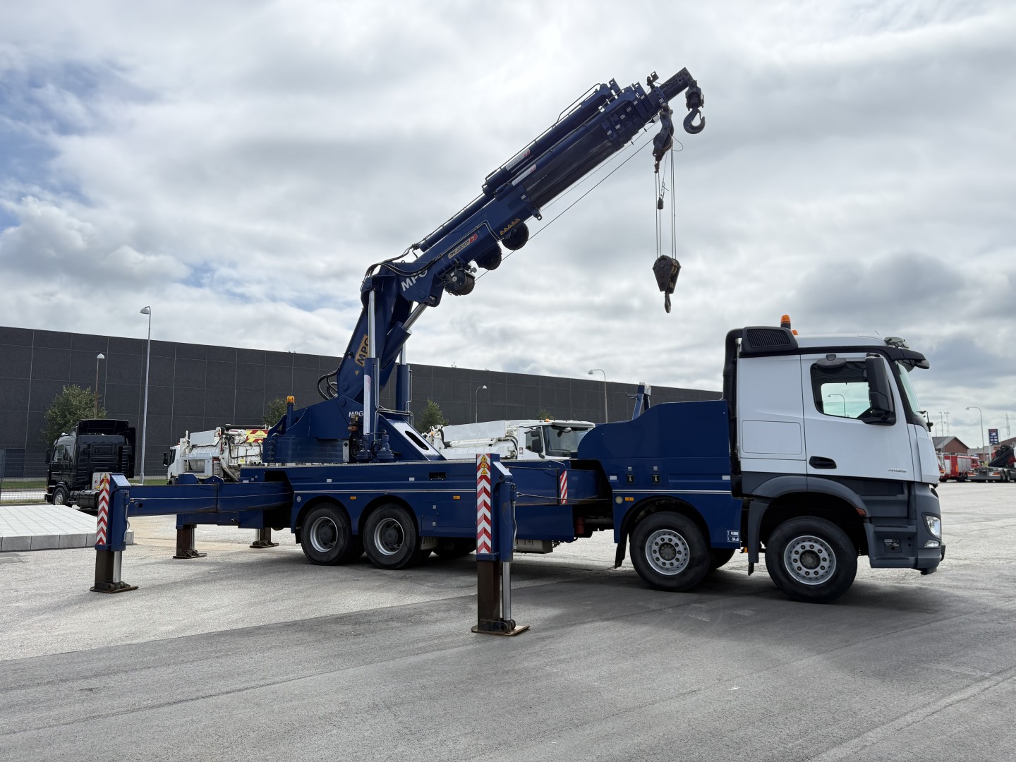Mercedes Arocs 4153 8x4 MPG 220 TM7 Kranbil