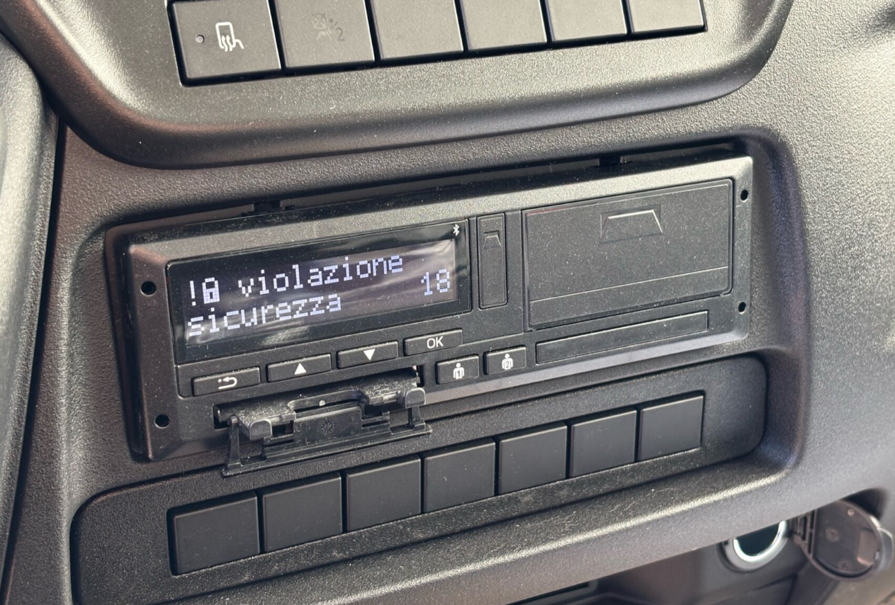 Iveco 70C21HA8/P 12 pallers