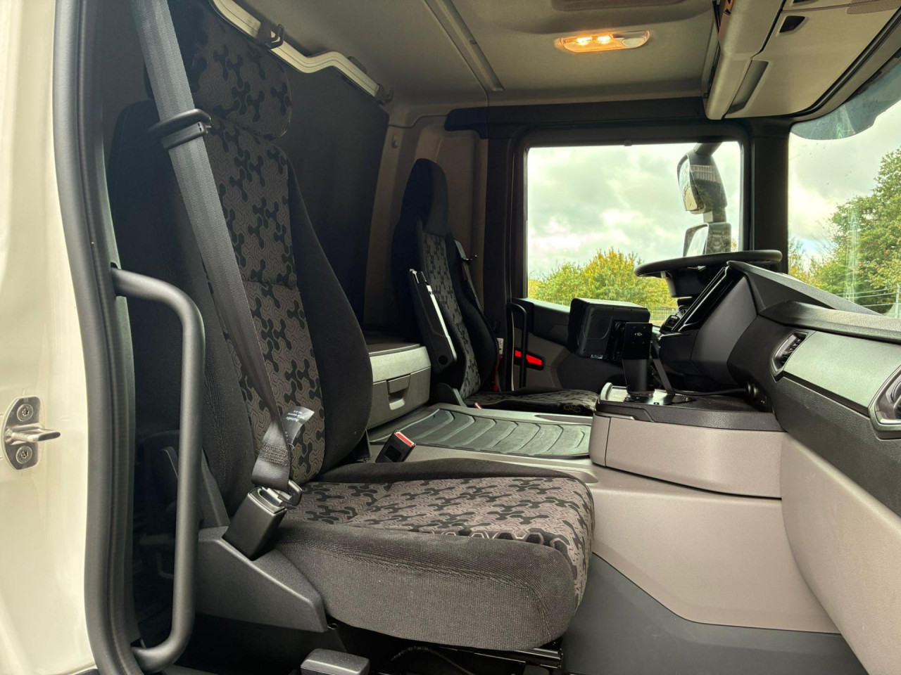 Scania P 250 B4x2NB - BOKS/LIFT