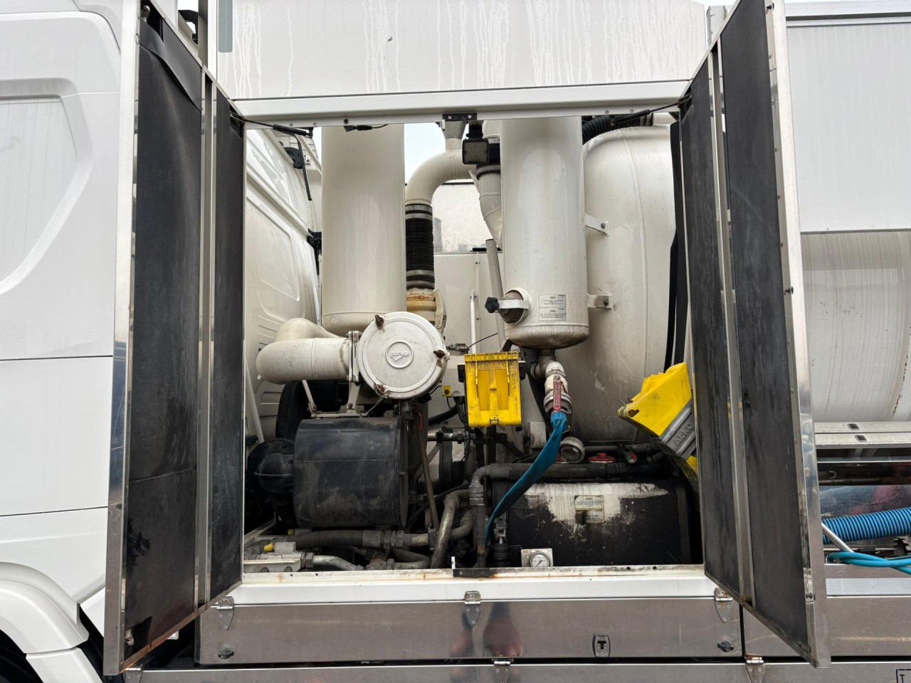 Scania R 500 B8x4*4NB Vacuum Cleaner