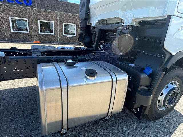 Iveco X-Way AS350X50 Y/FS 8x4 1+3