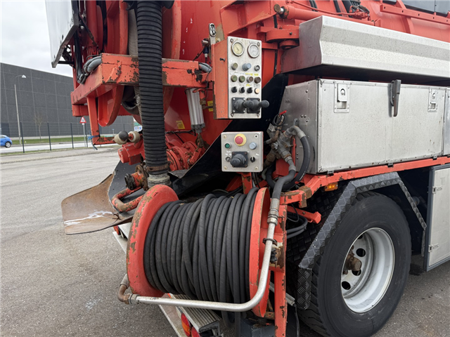 Scania P94/260 4x2 NZ SLS590 Kombi 8.400 l.