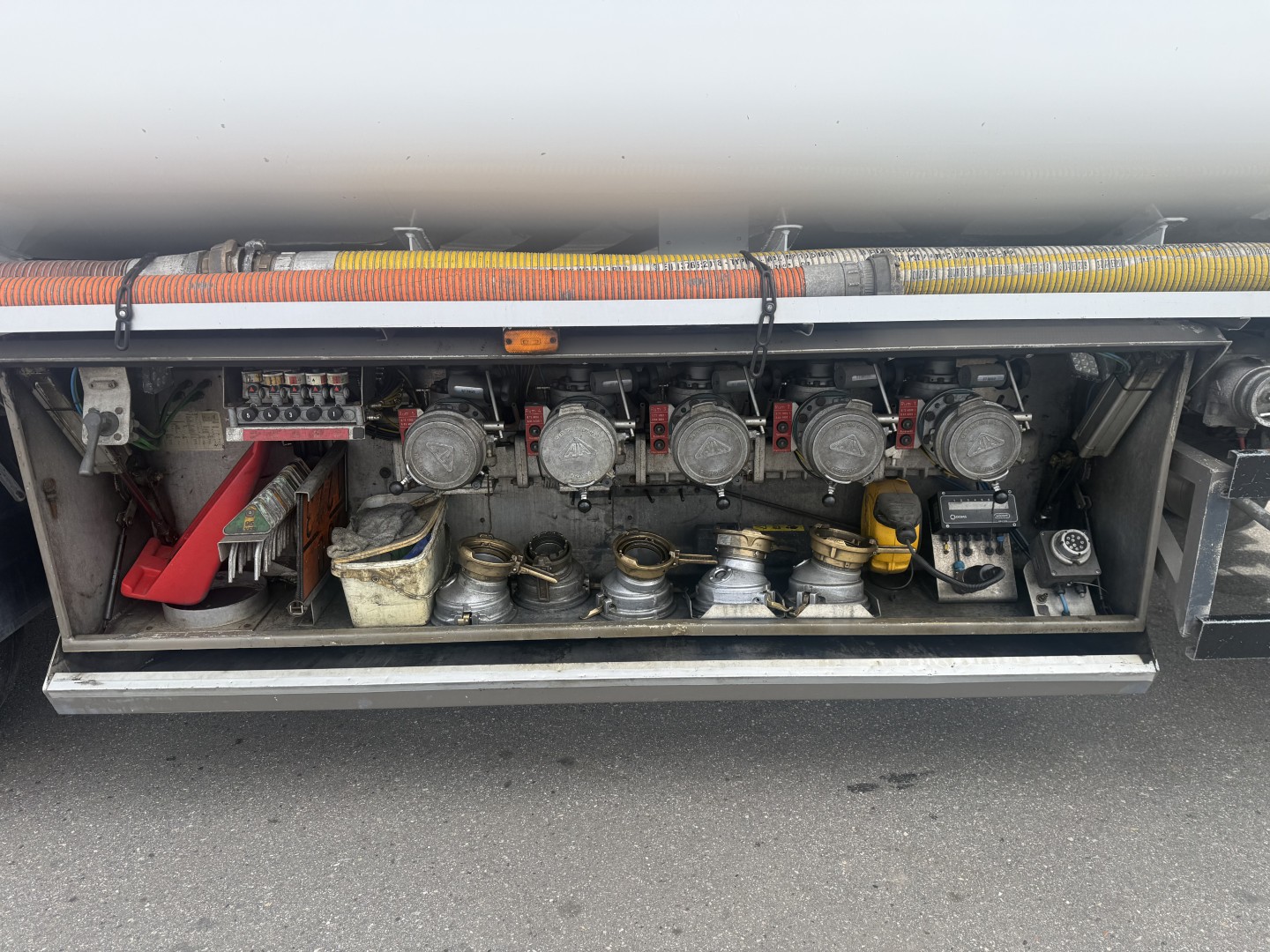 HMK Bilcon 27.000 l. ADR 5 rum